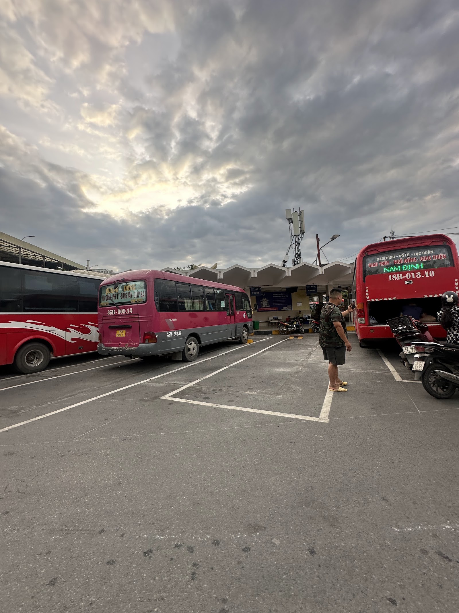 Bến xe Giáp Bát, Hà Nội photo 9