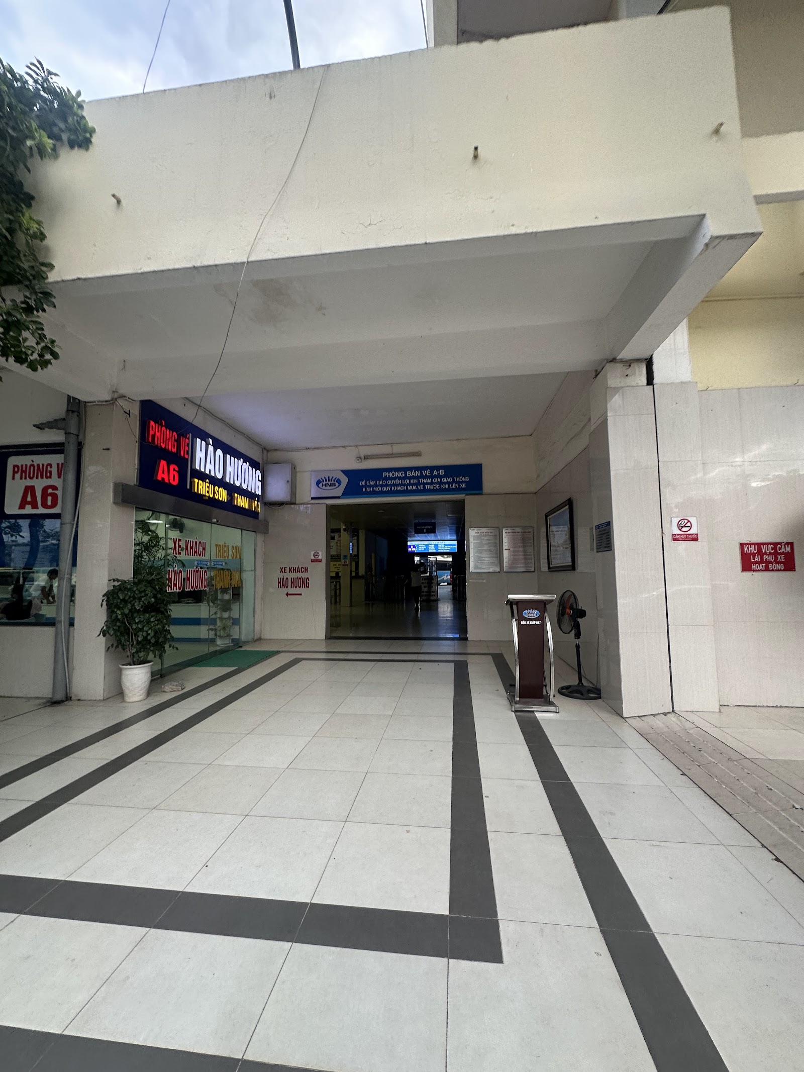 Bến xe Giáp Bát, Hà Nội photo 2