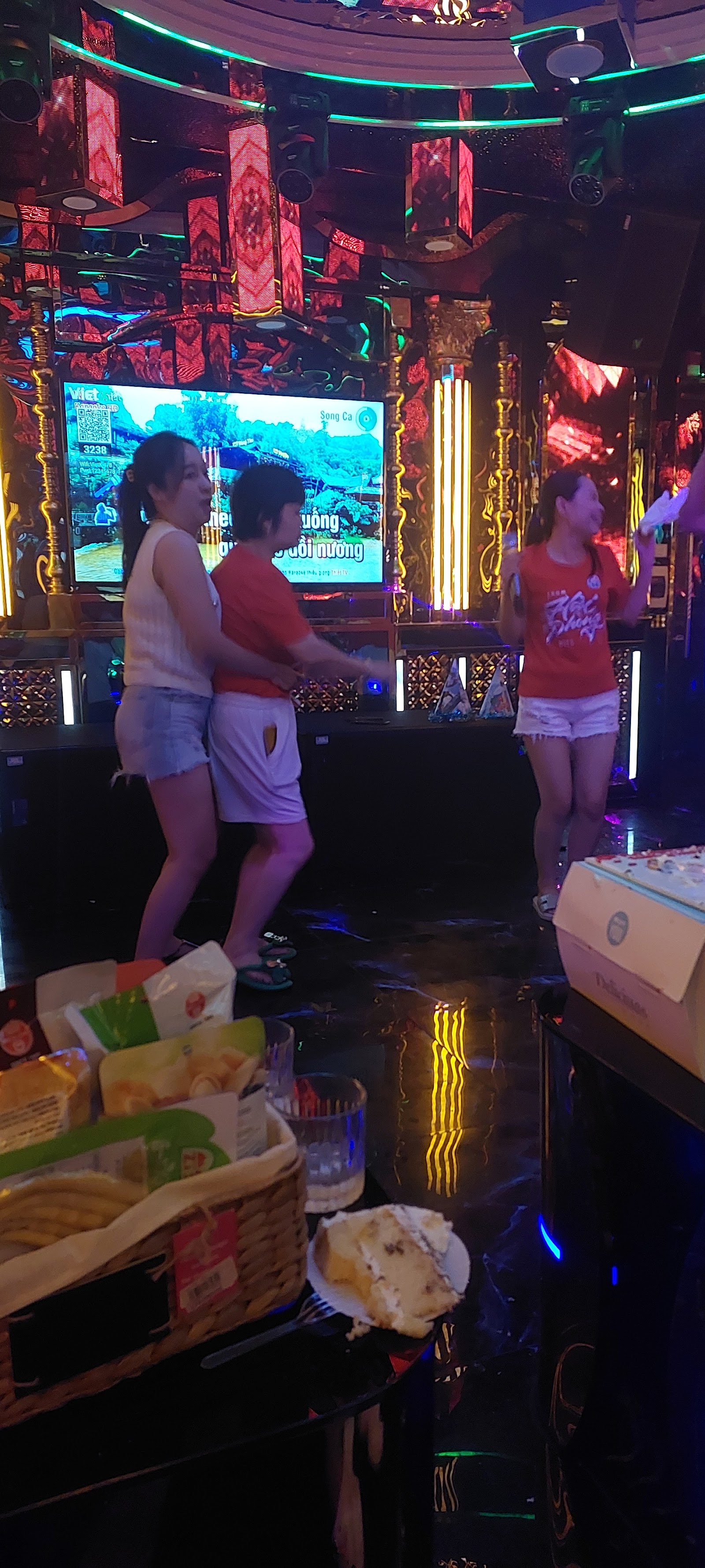 H+KTV KARAOKE 照片 9