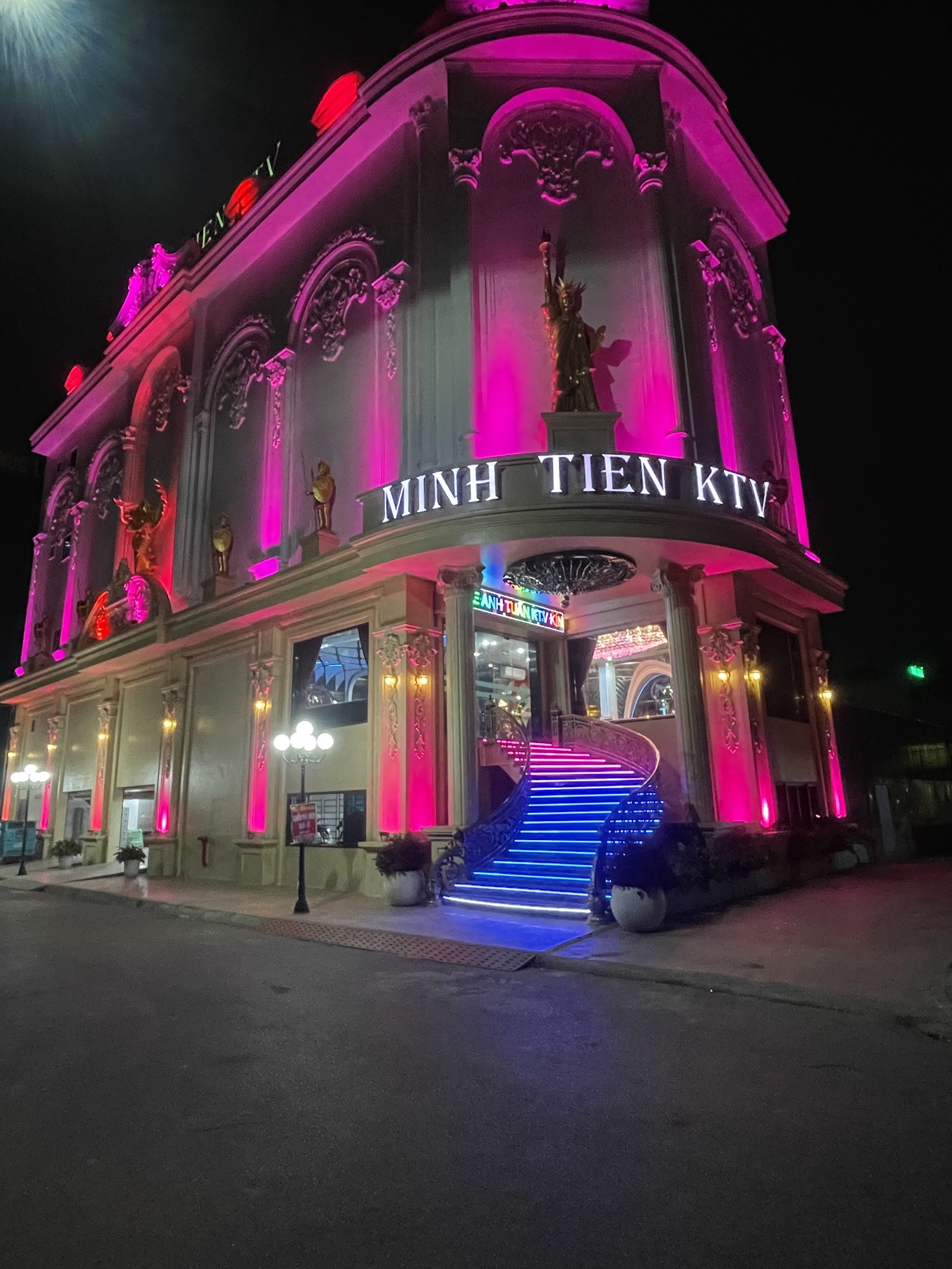 Minh Tiến KTV 写真 2