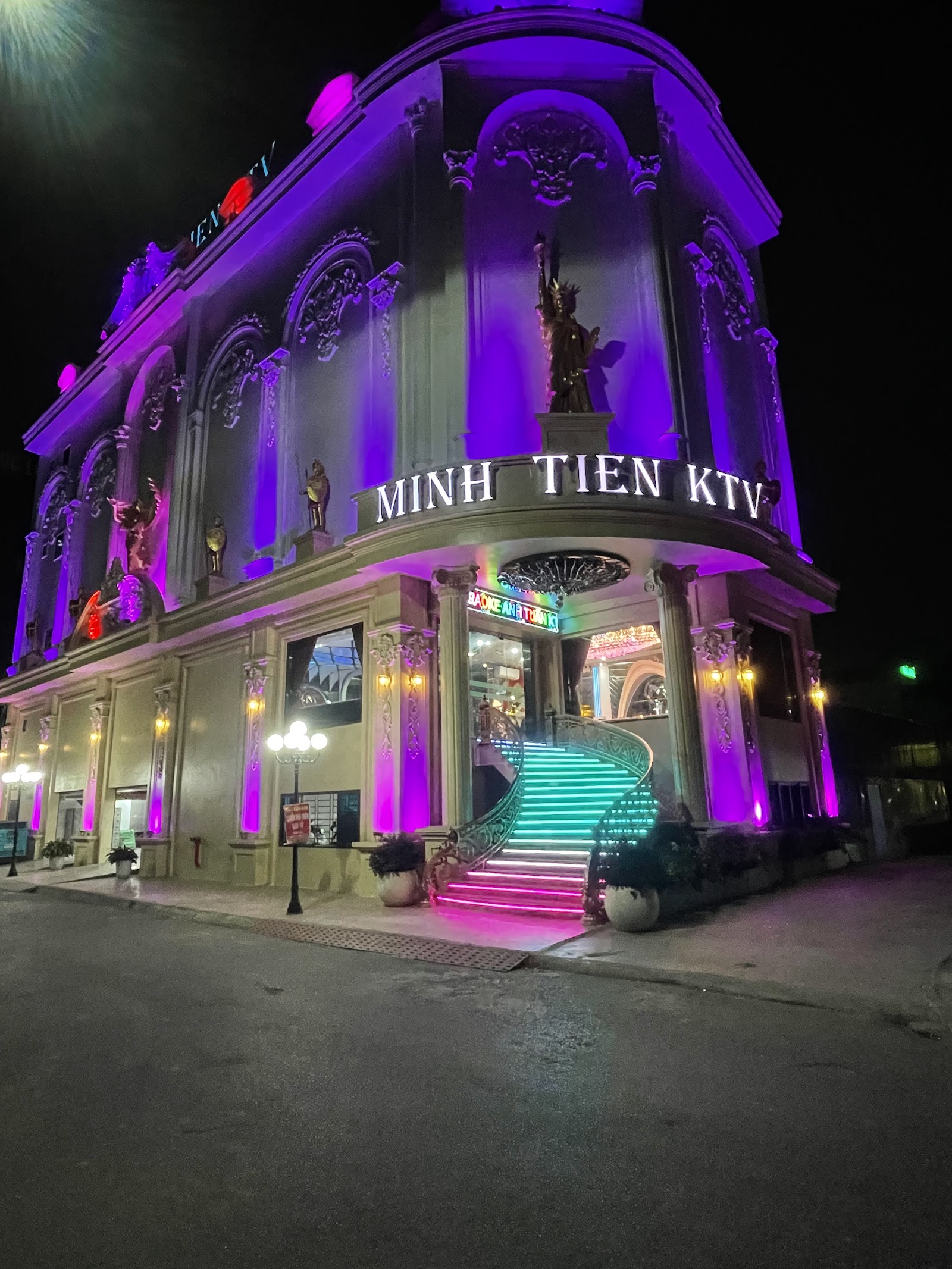 Minh Tiến KTV 写真 3