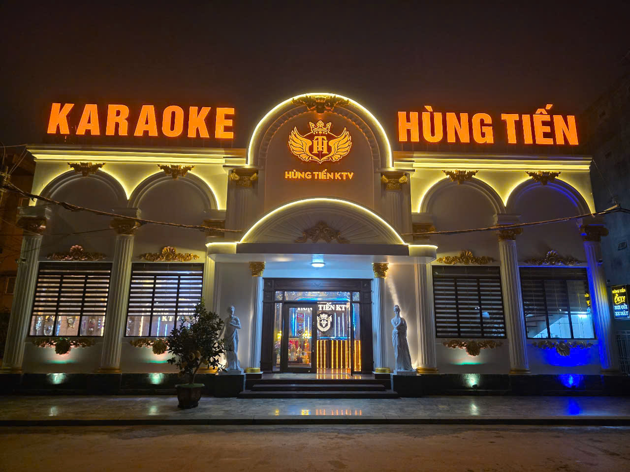 Hùng Tiến KTV photo 3