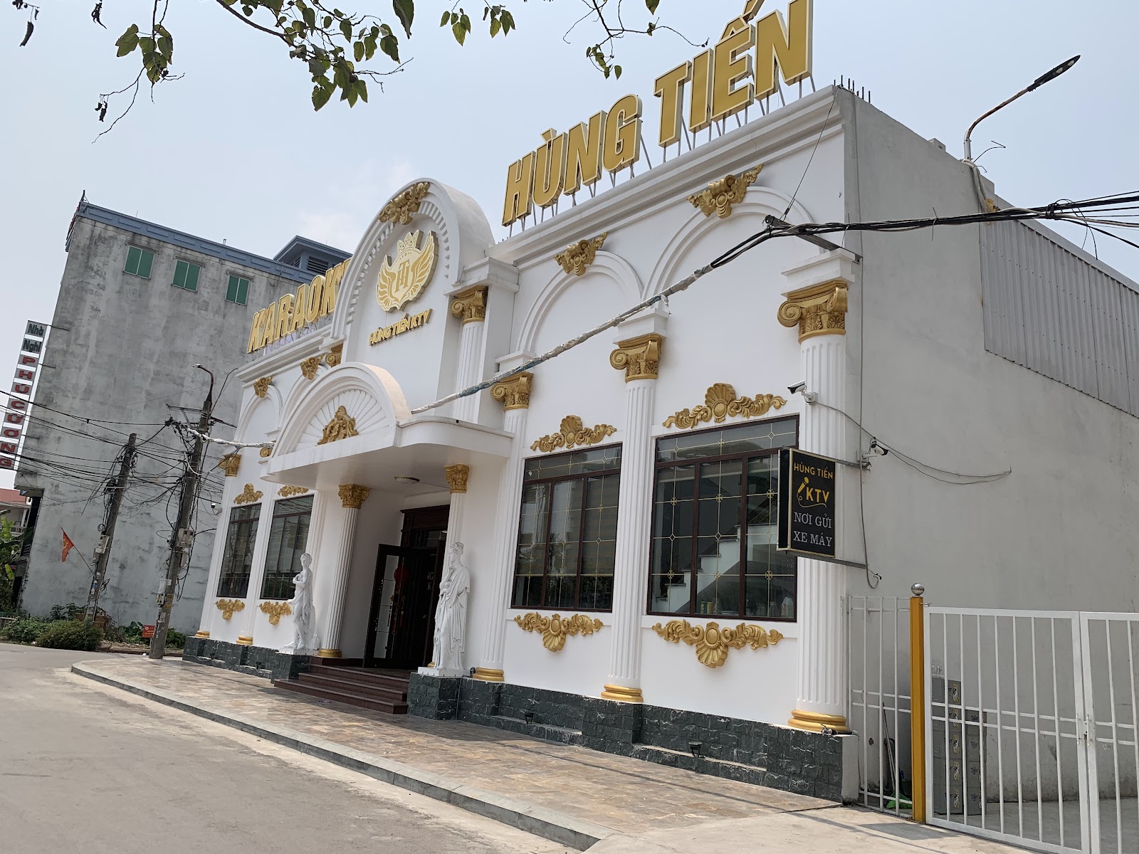 Hùng Tiến KTV photo 9