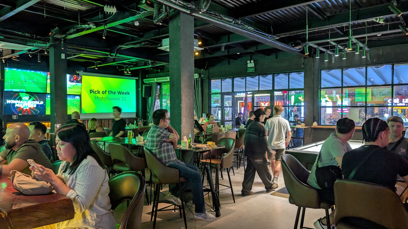 Hybrid Sports Lounge: Watch | Play | Dine photo 5