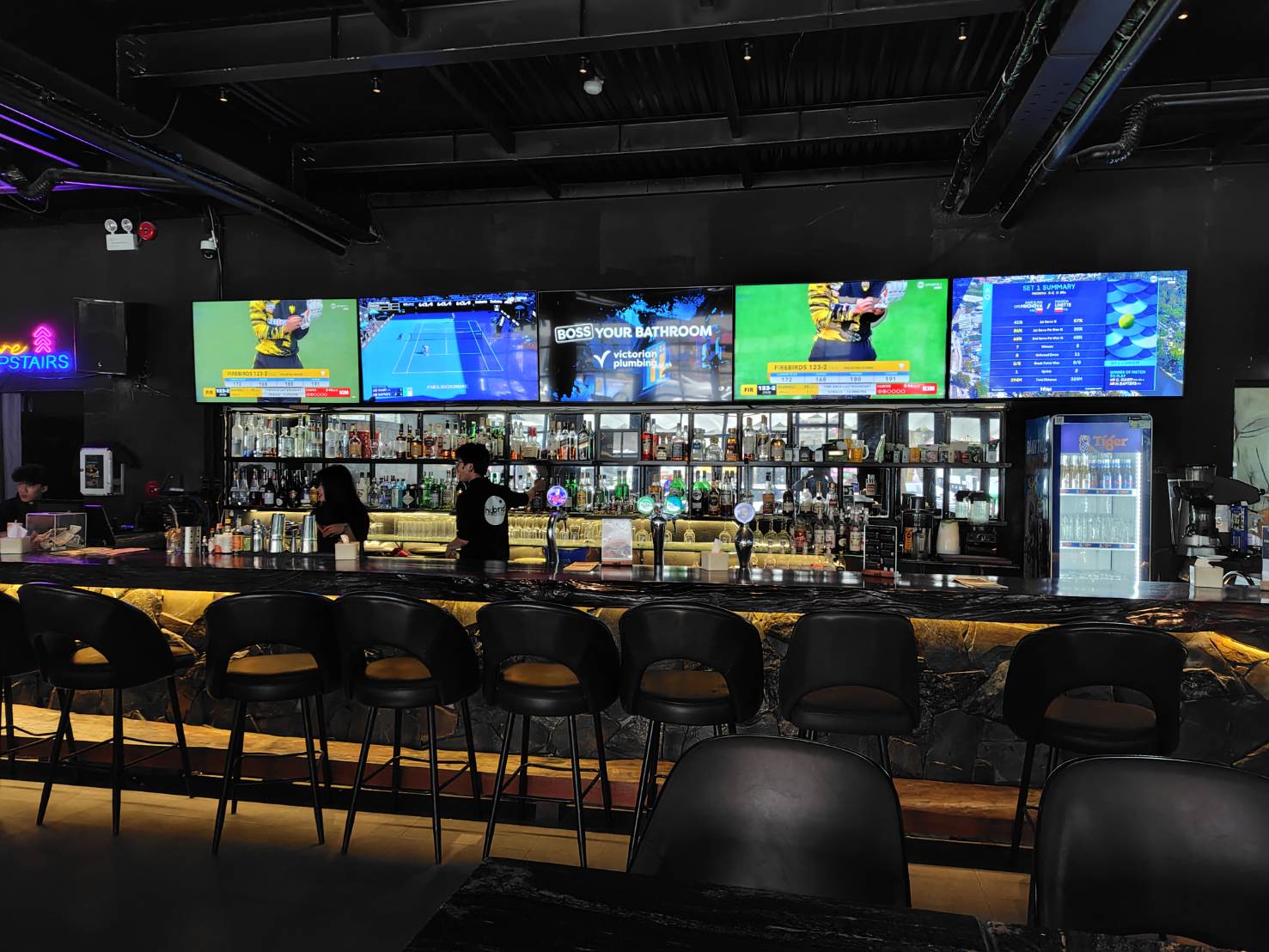Hybrid Sports Lounge: Watch | Play | Dine photo 7
