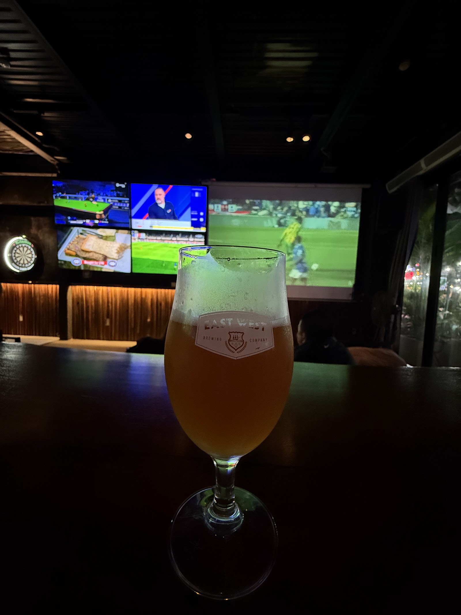 Hybrid Sports Lounge: Watch | Play | Dine photo 10