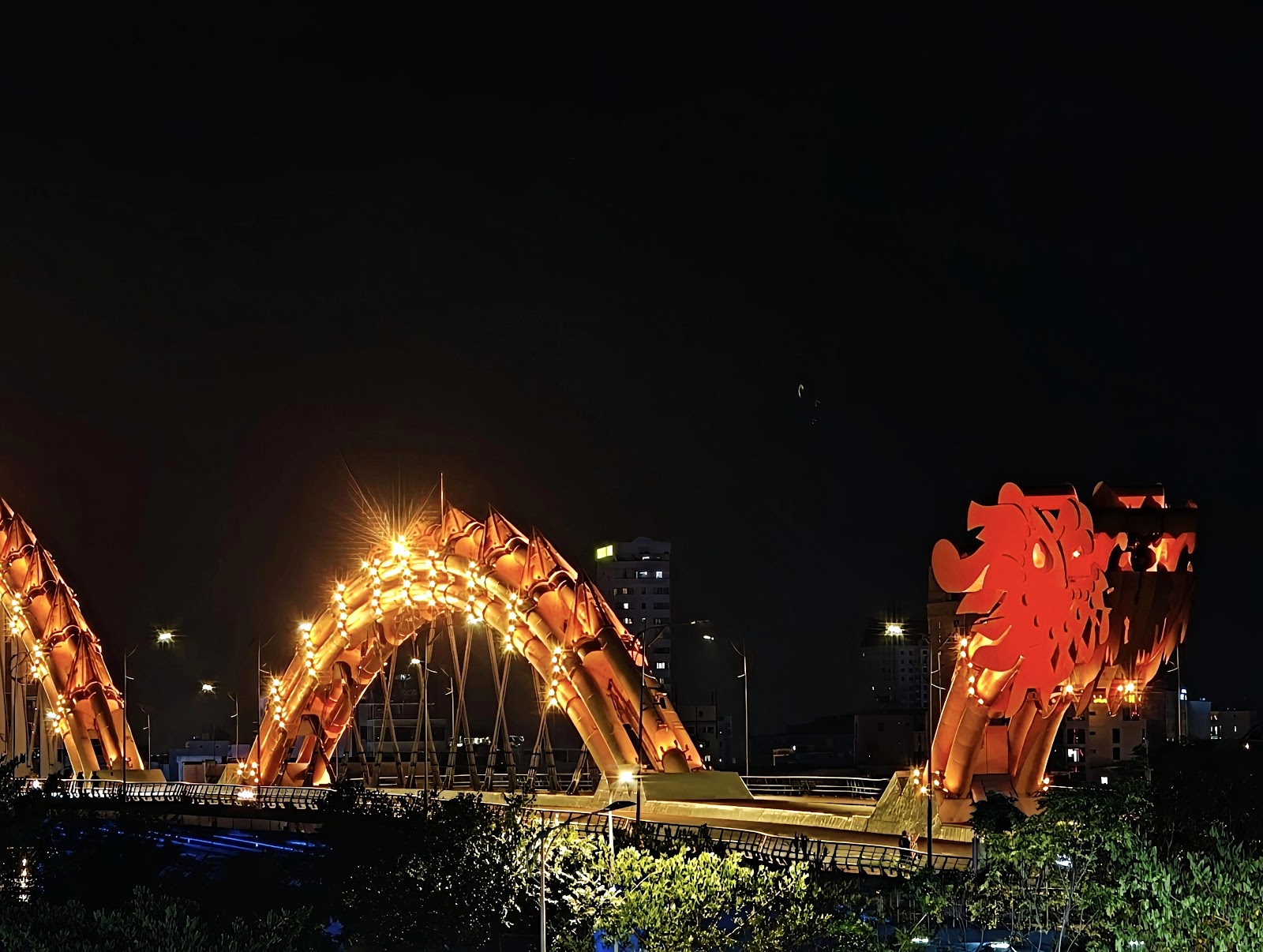 Duy Tịnh Rooftop Bar Đà Nẵng - Dragon Bridge Fire Show photo 3