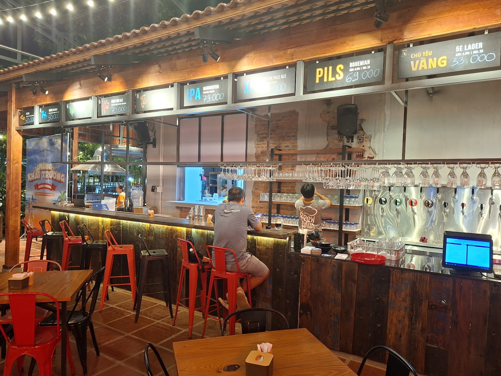 BREWHAHA Seaside - Local Craft Beer House & Brazilian BBQ photo 7