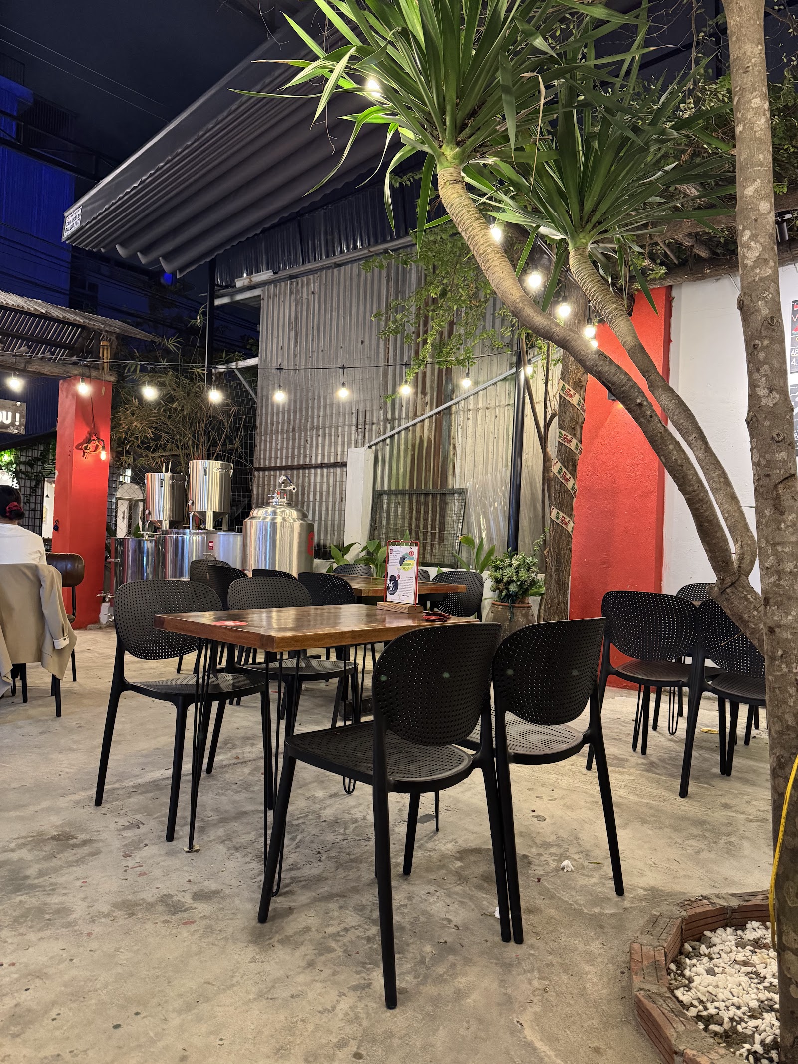 Bia Nhà Taproom (Cơ sở 2 của Xưởng bia thủ công Bia Nhà) photo 7