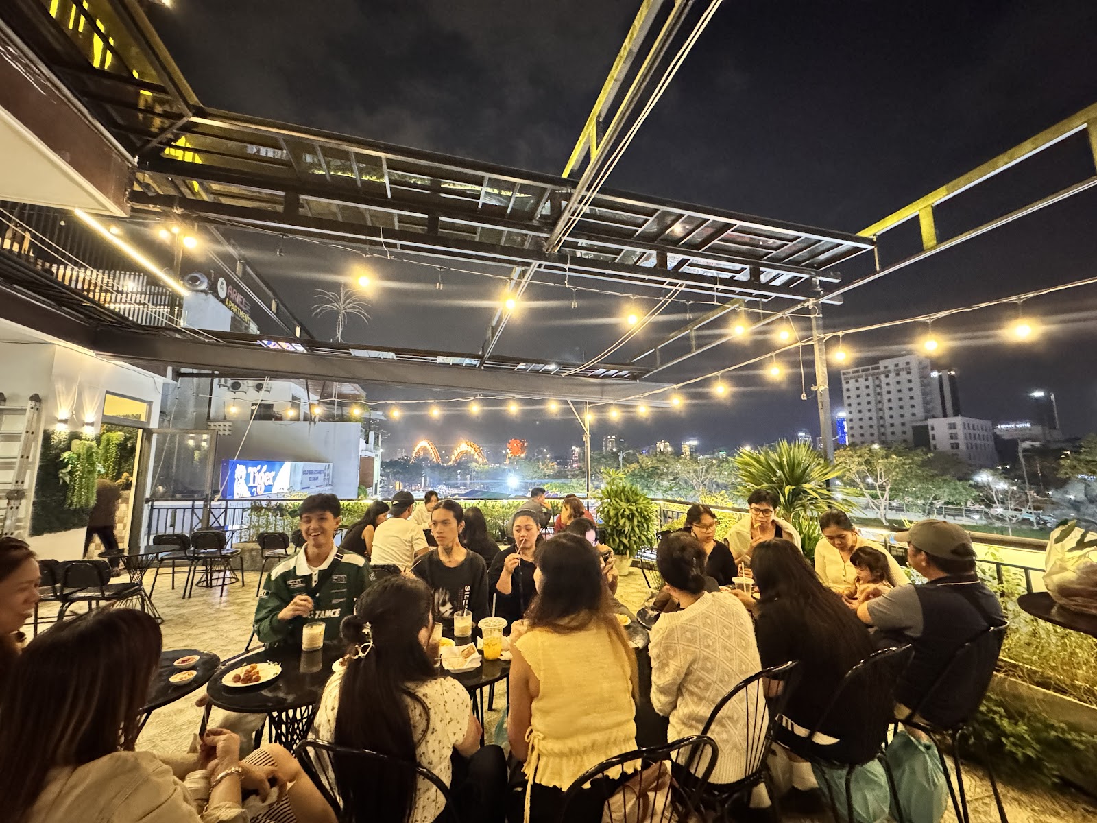 Duy Tịnh Rooftop Bar Đà Nẵng - Dragon Bridge Fire Show photo 5