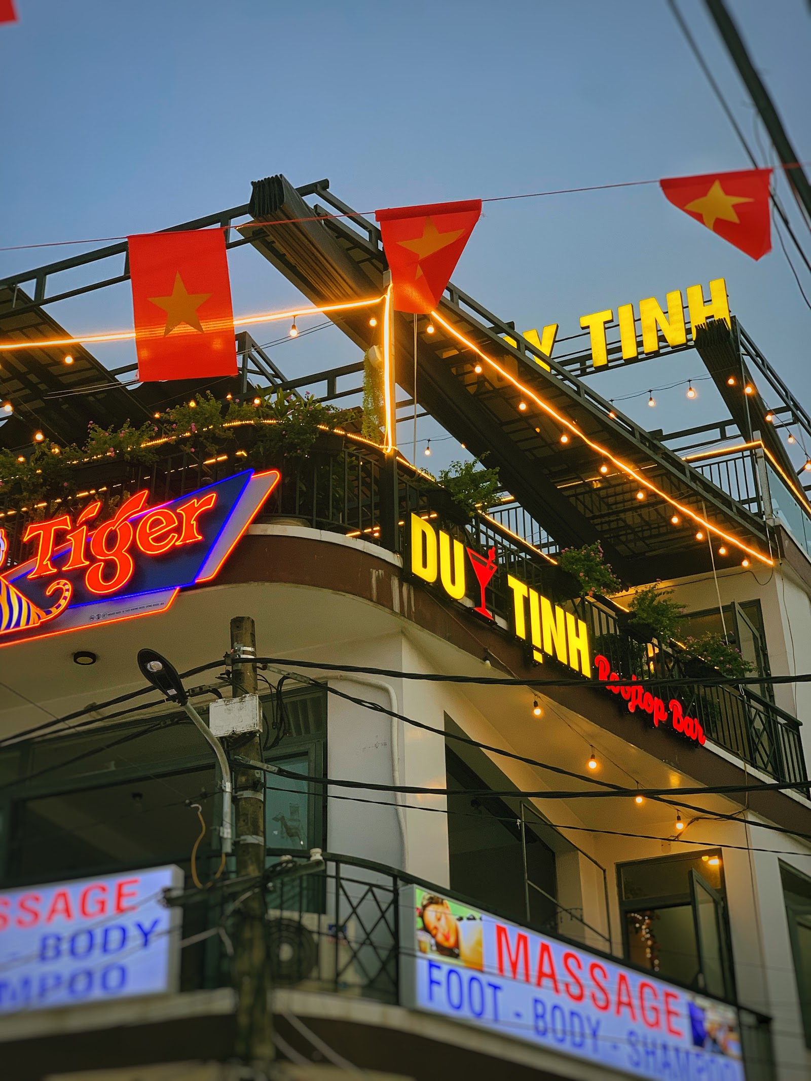 Duy Tịnh Rooftop Bar Đà Nẵng - Dragon Bridge Fire Show photo 7