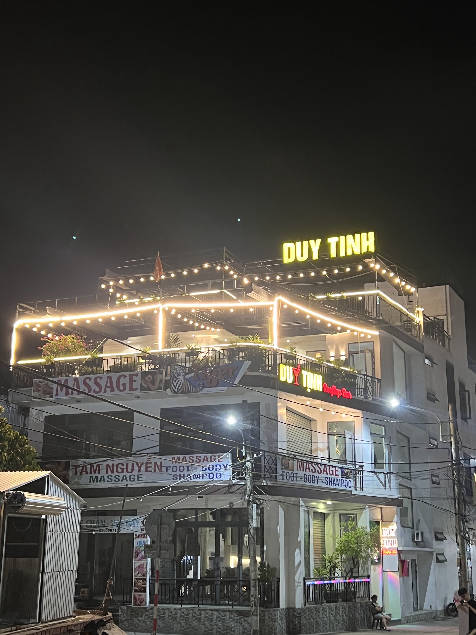Duy Tịnh Rooftop Bar Đà Nẵng - Dragon Bridge Fire Show photo 8