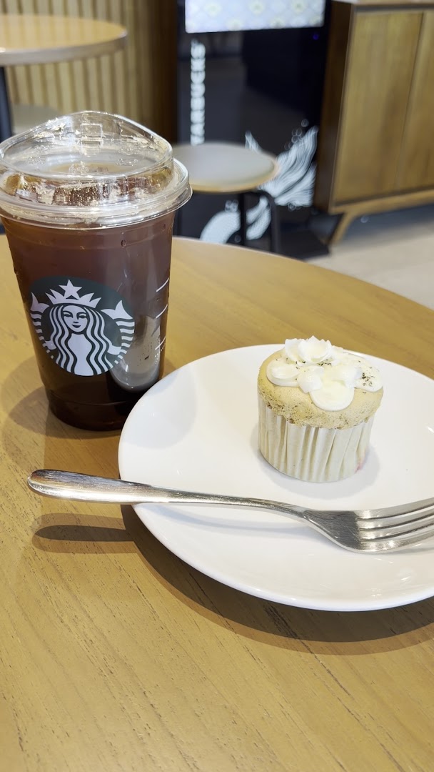 Starbucks – The Waterfront Saigon​ foto 2