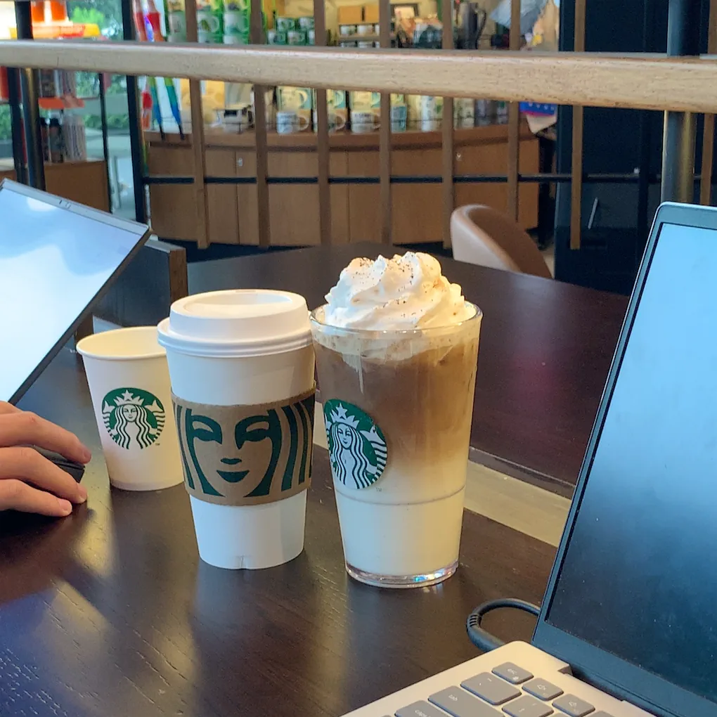 Starbucks – The Waterfront Saigon​ foto 5