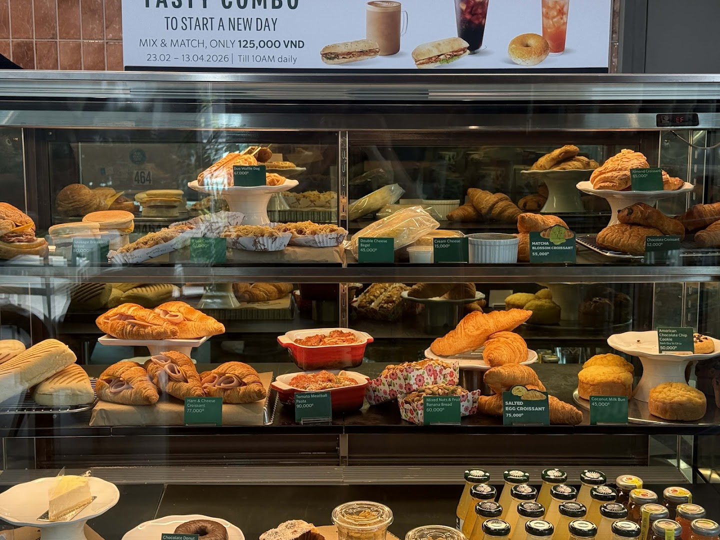 Starbucks – The Waterfront Saigon​ foto 7