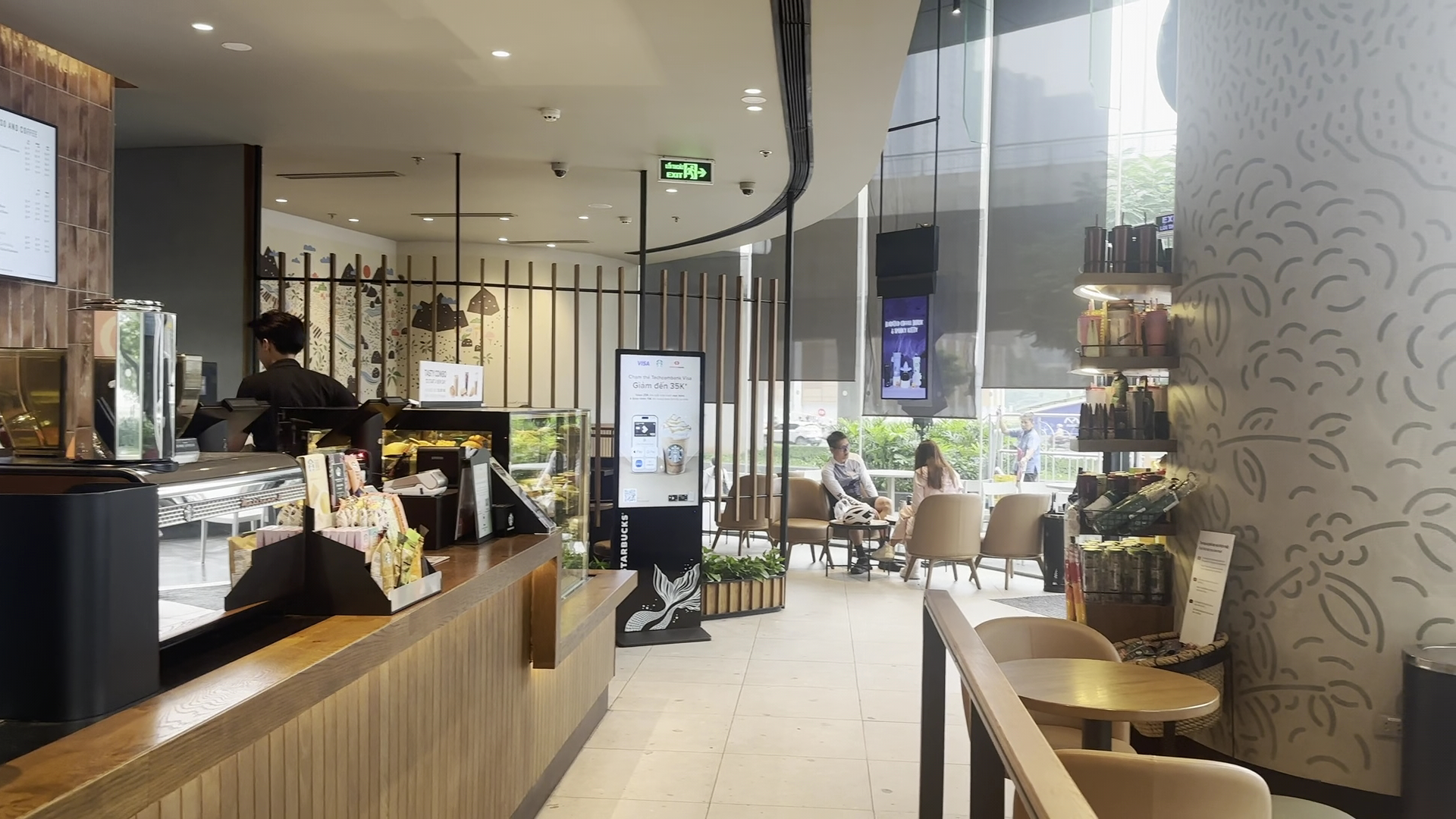 Starbucks – The Waterfront Saigon​ foto 8