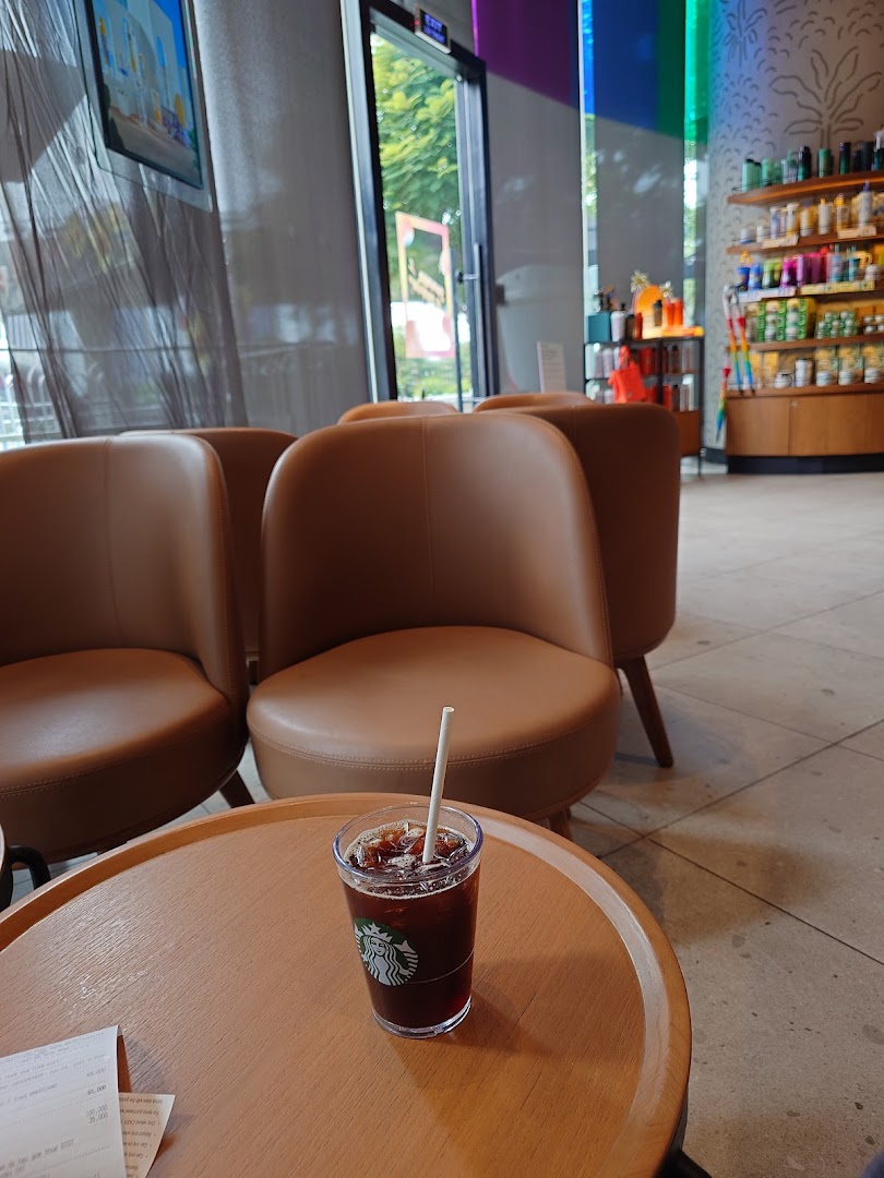 Starbucks – The Waterfront Saigon​ foto 10
