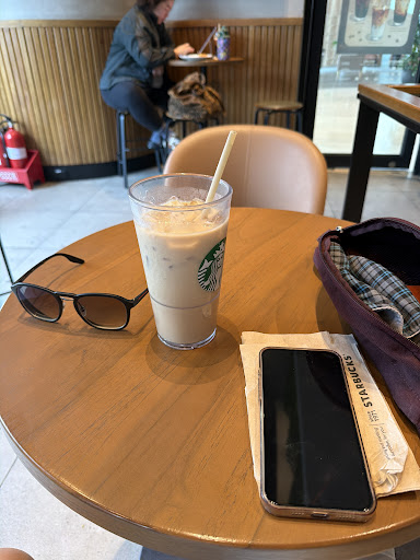 Starbucks – The Waterfront Saigon​ foto 11