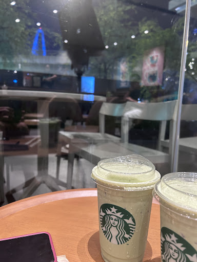 Starbucks – The Waterfront Saigon​ foto 14
