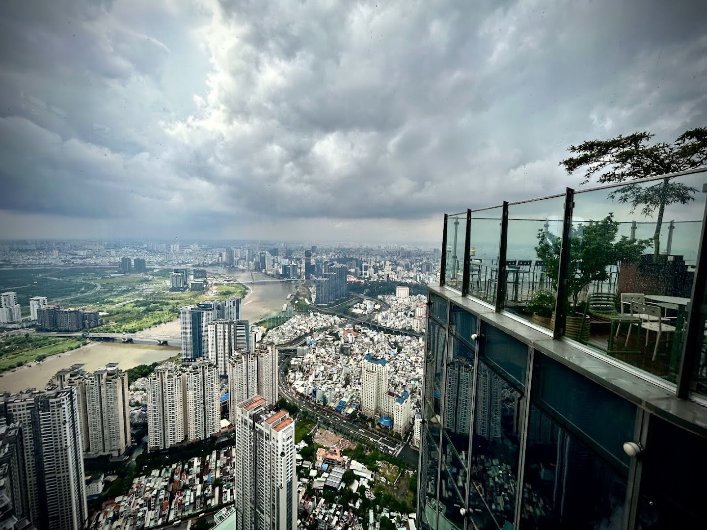 Blank Lounge Landmark - Highest Cafe & Bar Lounge in Vietnam 사진 4
