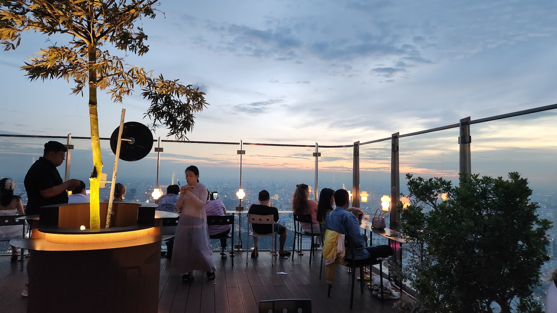 Blank Lounge Landmark - Highest Cafe & Bar Lounge in Vietnam 사진 6