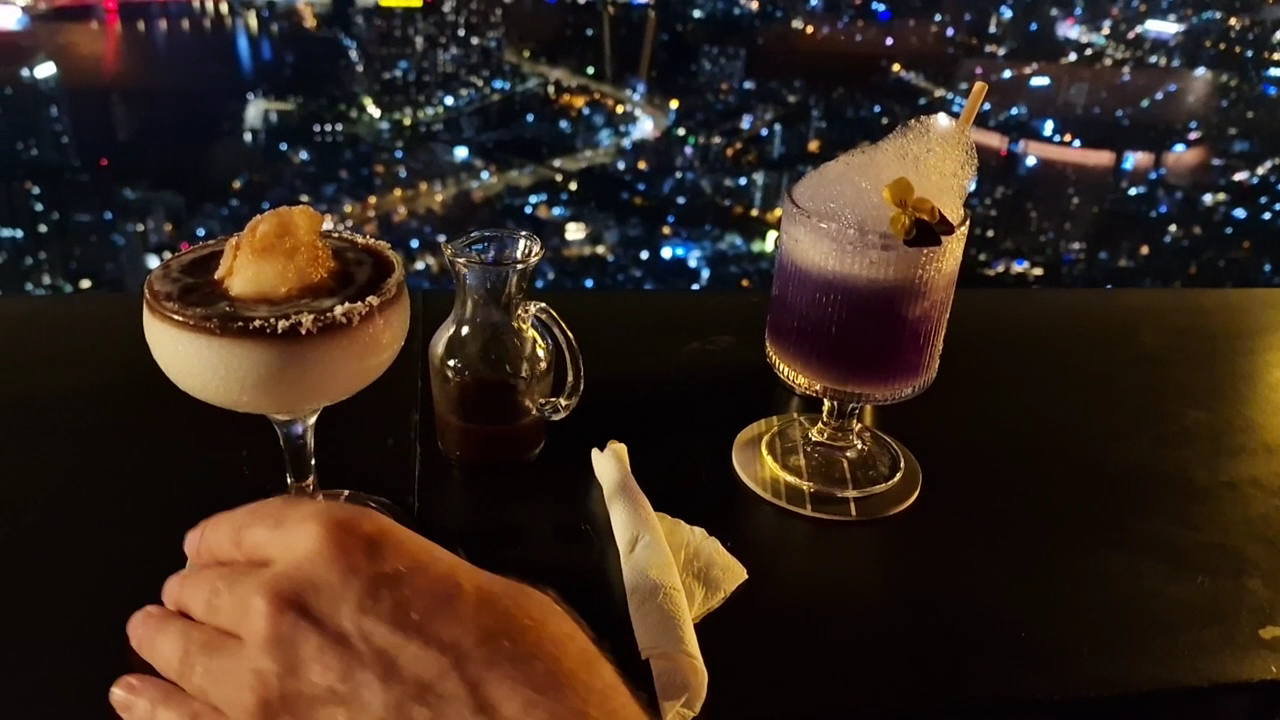 Blank Lounge Landmark - Highest Cafe & Bar Lounge in Vietnam 사진 8