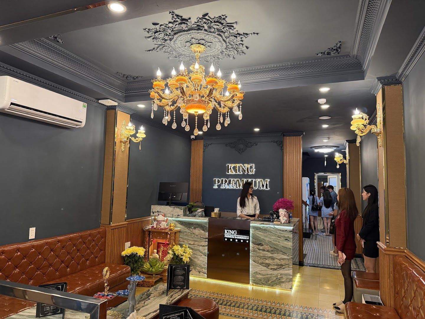 KING PREMIUM Barbershop 킹 프리미엄 이발소 君王越式洗頭按摩 MASSAGE SPA ảnh 6