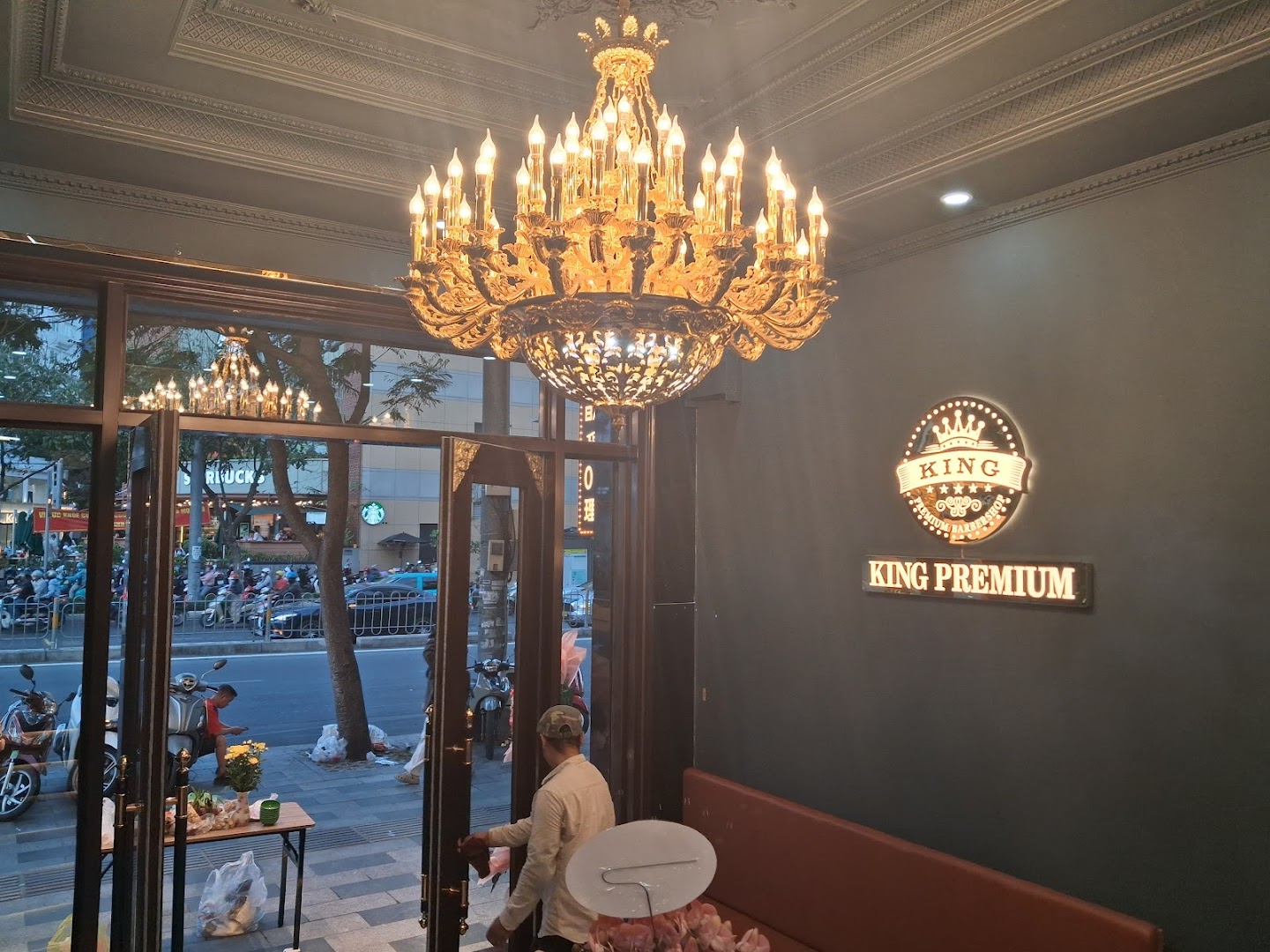 KING PREMIUM Barbershop 킹 프리미엄 이발소 君王越式洗頭按摩 MASSAGE SPA ảnh 9