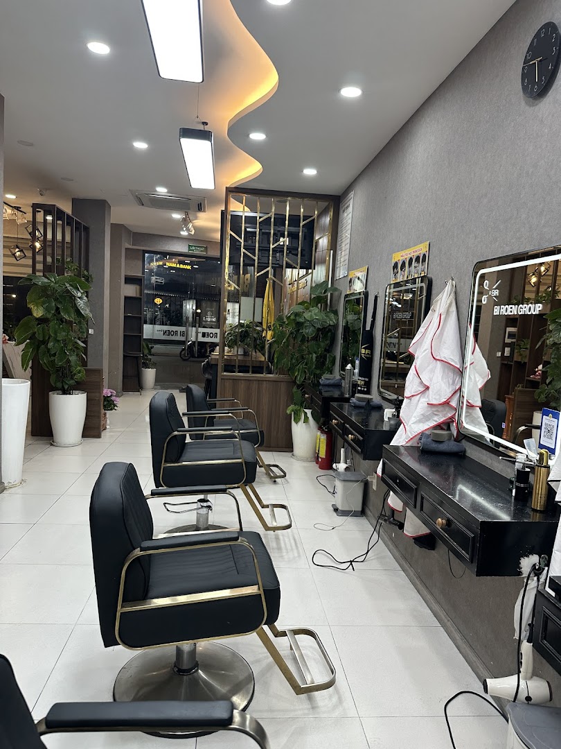 Bi Roen Group - Cắt Tóc Nam, Gội Đầu, Ngoáy Tai, Massage - Salon Tóc Nam Tam Thắng - 518 Thống Nhất Mới photo 3