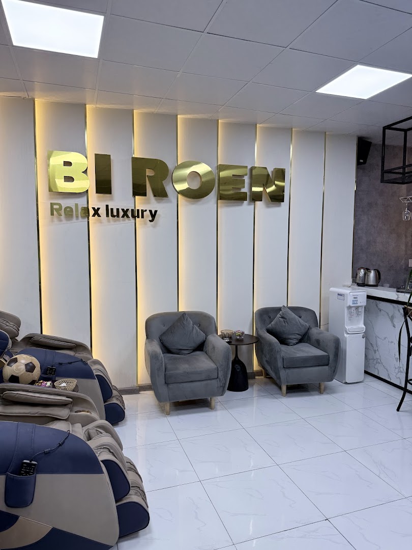 Bi Roen Group - Cắt Tóc Nam, Gội Đầu, Ngoáy Tai, Massage - Salon Tóc Nam Tam Thắng - 518 Thống Nhất Mới photo 9
