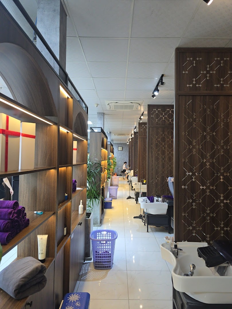 Bi Roen Group - Cắt Tóc Nam, Gội Đầu, Ngoáy Tai, Massage - Salon Tóc Nam Tam Thắng - 518 Thống Nhất Mới photo 10