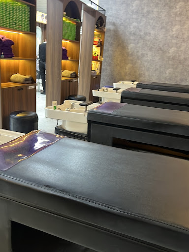 Bi Roen Group - Cắt Tóc Nam, Gội Đầu, Ngoáy Tai, Massage - Salon Tóc Nam Tam Thắng - 518 Thống Nhất Mới photo 14