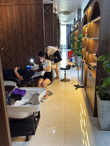 Bi Roen Group - Cắt Tóc Nam, Gội Đầu, Ngoáy Tai, Massage - Salon Tóc Nam Tam Thắng - 518 Thống Nhất Mới photo 16