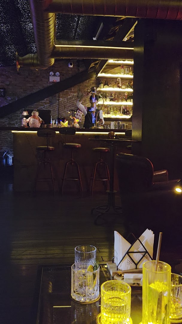 Attic Cocktail & Wine Lab foto 2