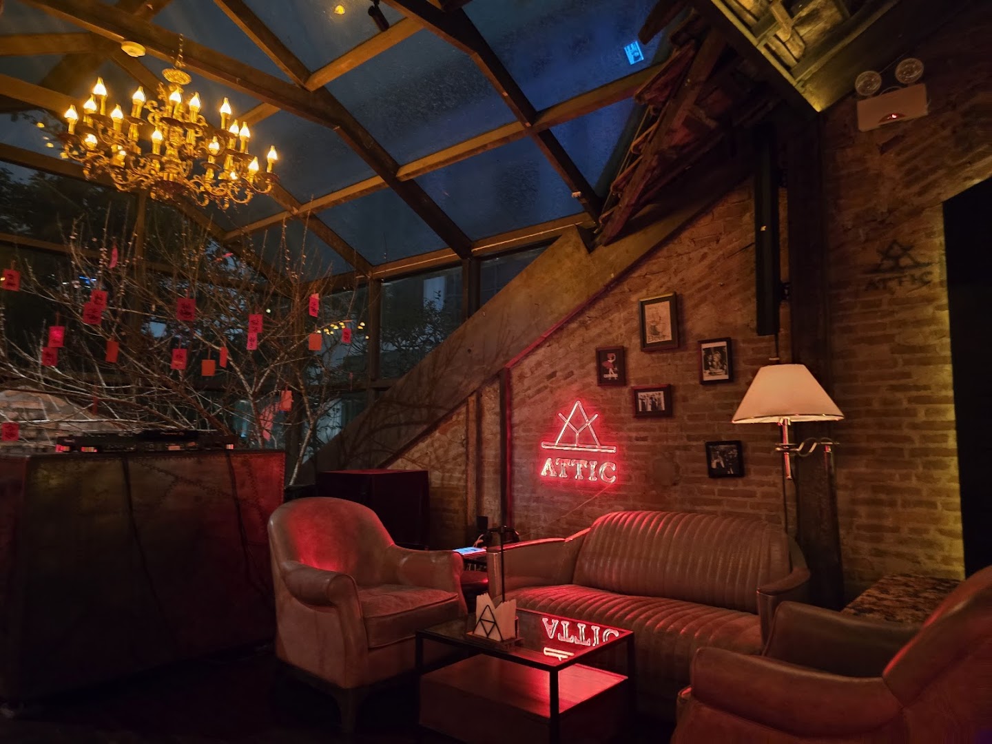 Attic Cocktail & Wine Lab foto 6