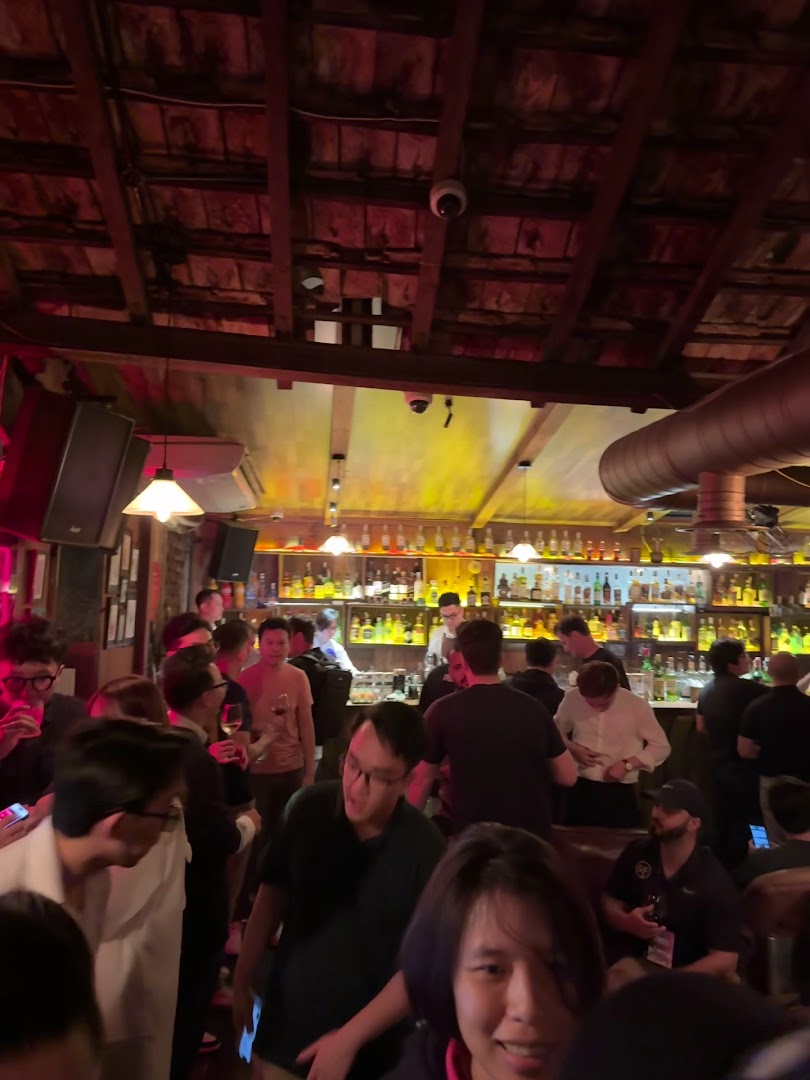Attic Cocktail & Wine Lab foto 8